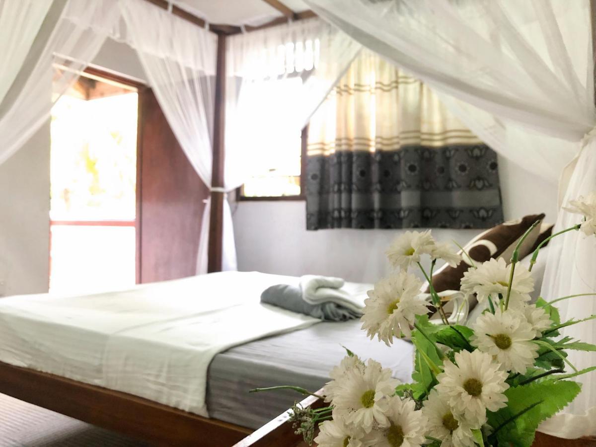 Bed and Breakfast The Breeze Mirissa Exterior foto