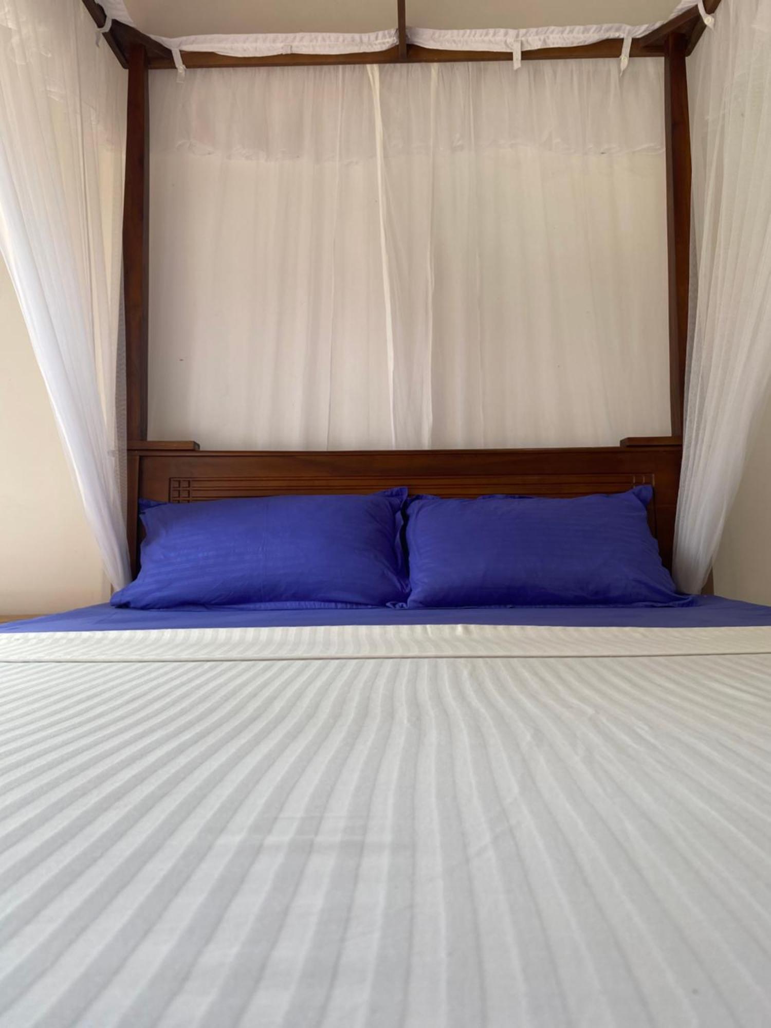 Bed and Breakfast The Breeze Mirissa Exterior foto
