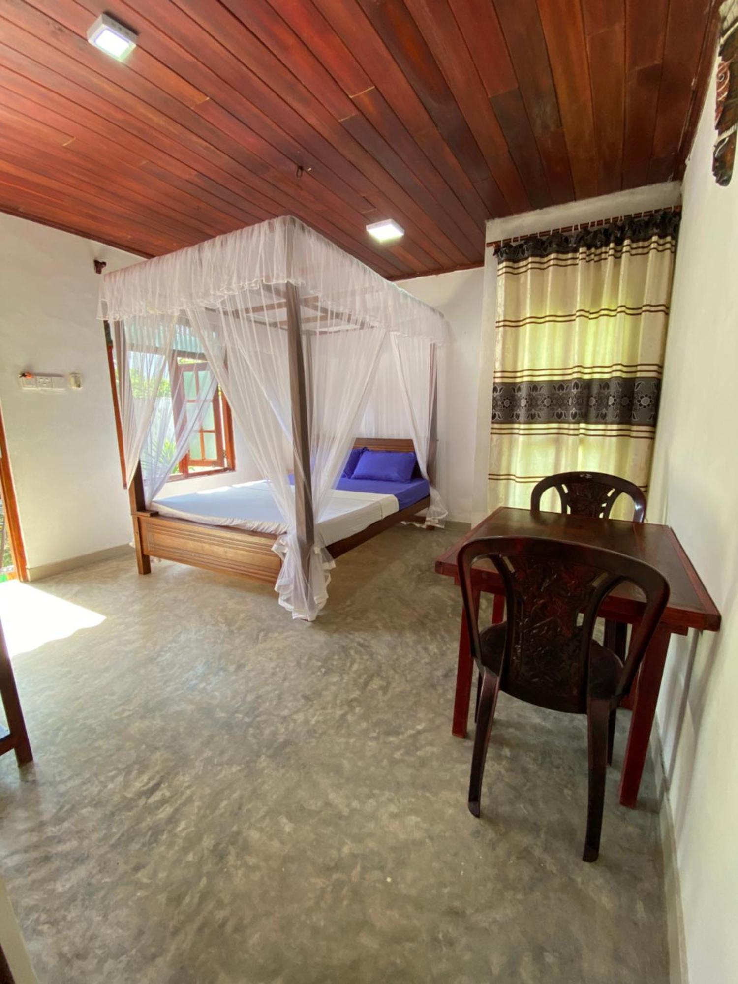 Bed and Breakfast The Breeze Mirissa Exterior foto