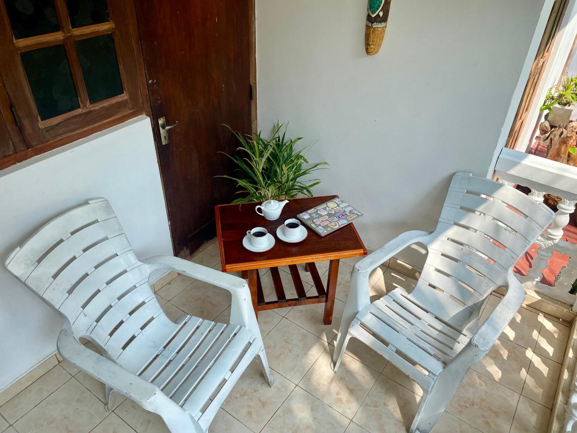 Bed and Breakfast The Breeze Mirissa Exterior foto
