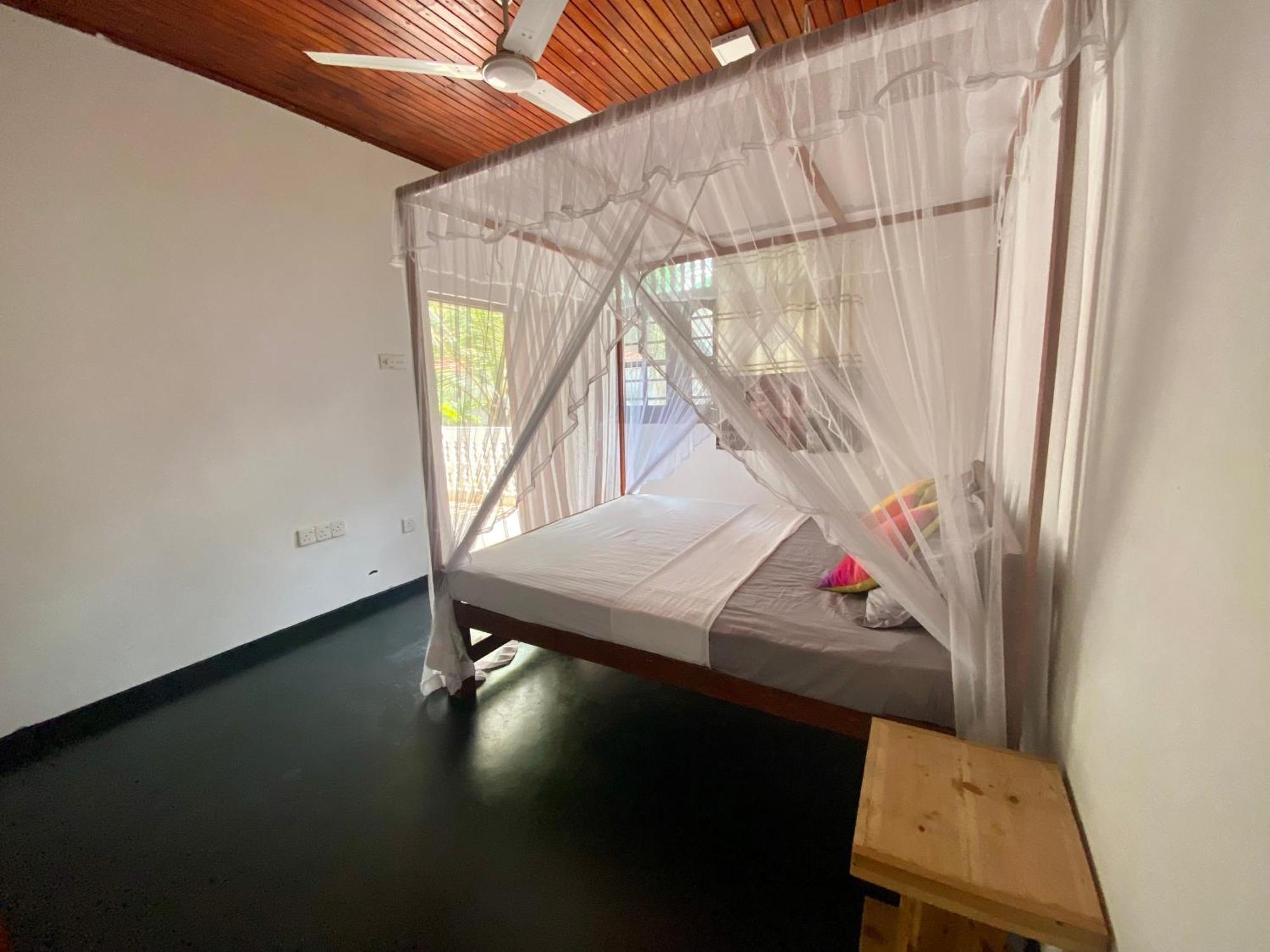Bed and Breakfast The Breeze Mirissa Exterior foto