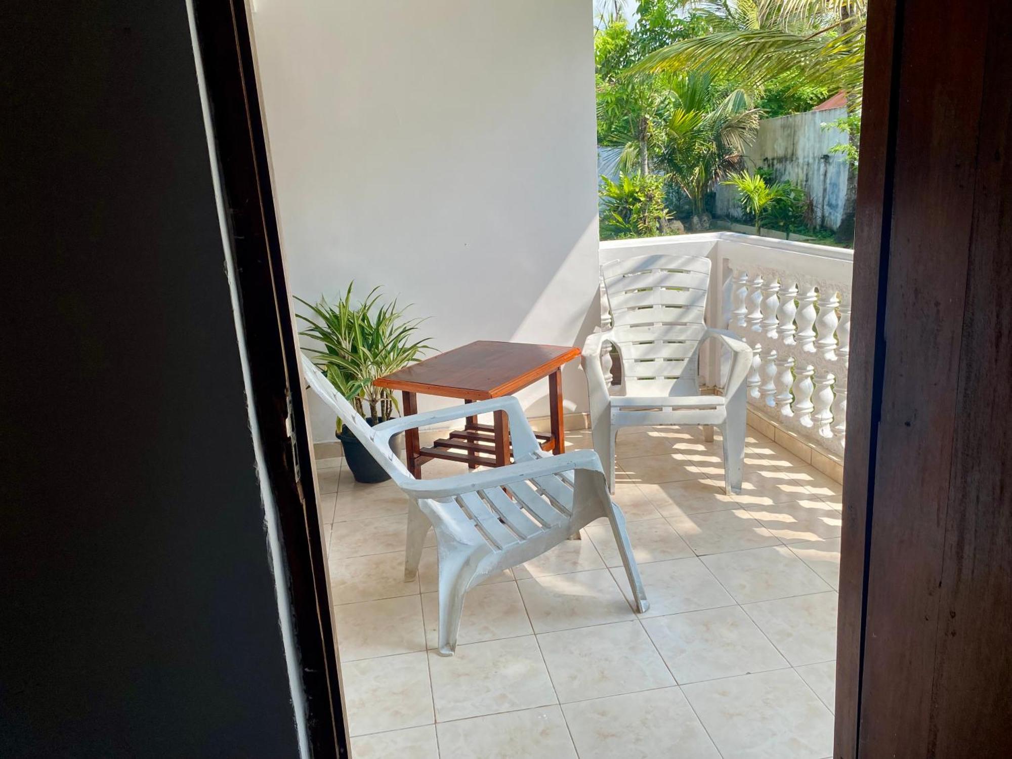 Bed and Breakfast The Breeze Mirissa Exterior foto