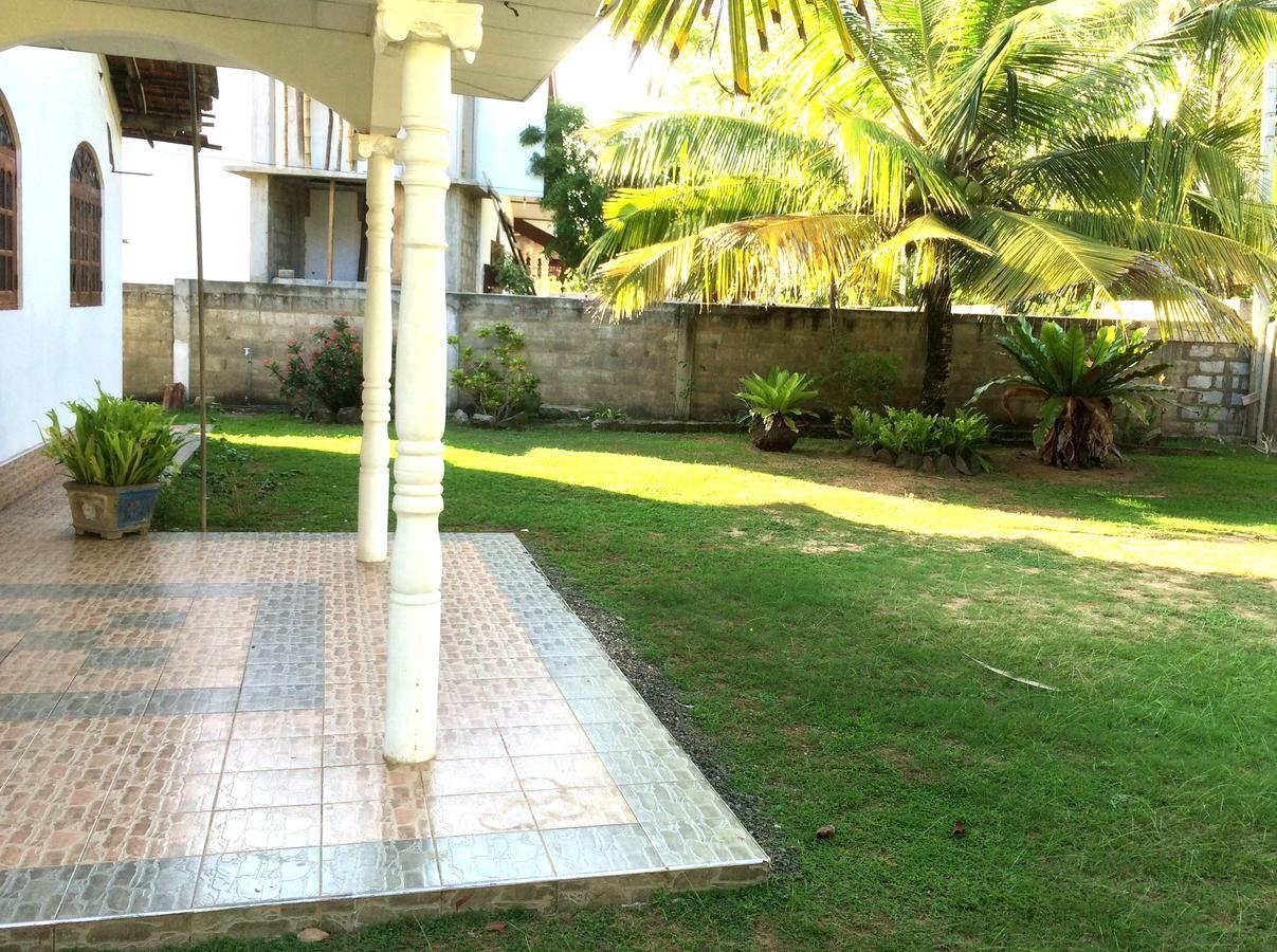 Bed and Breakfast The Breeze Mirissa Exterior foto