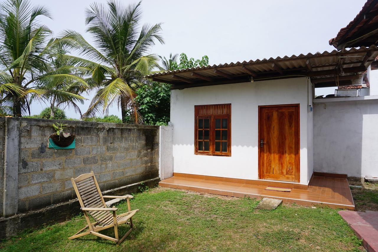 Bed and Breakfast The Breeze Mirissa Exterior foto