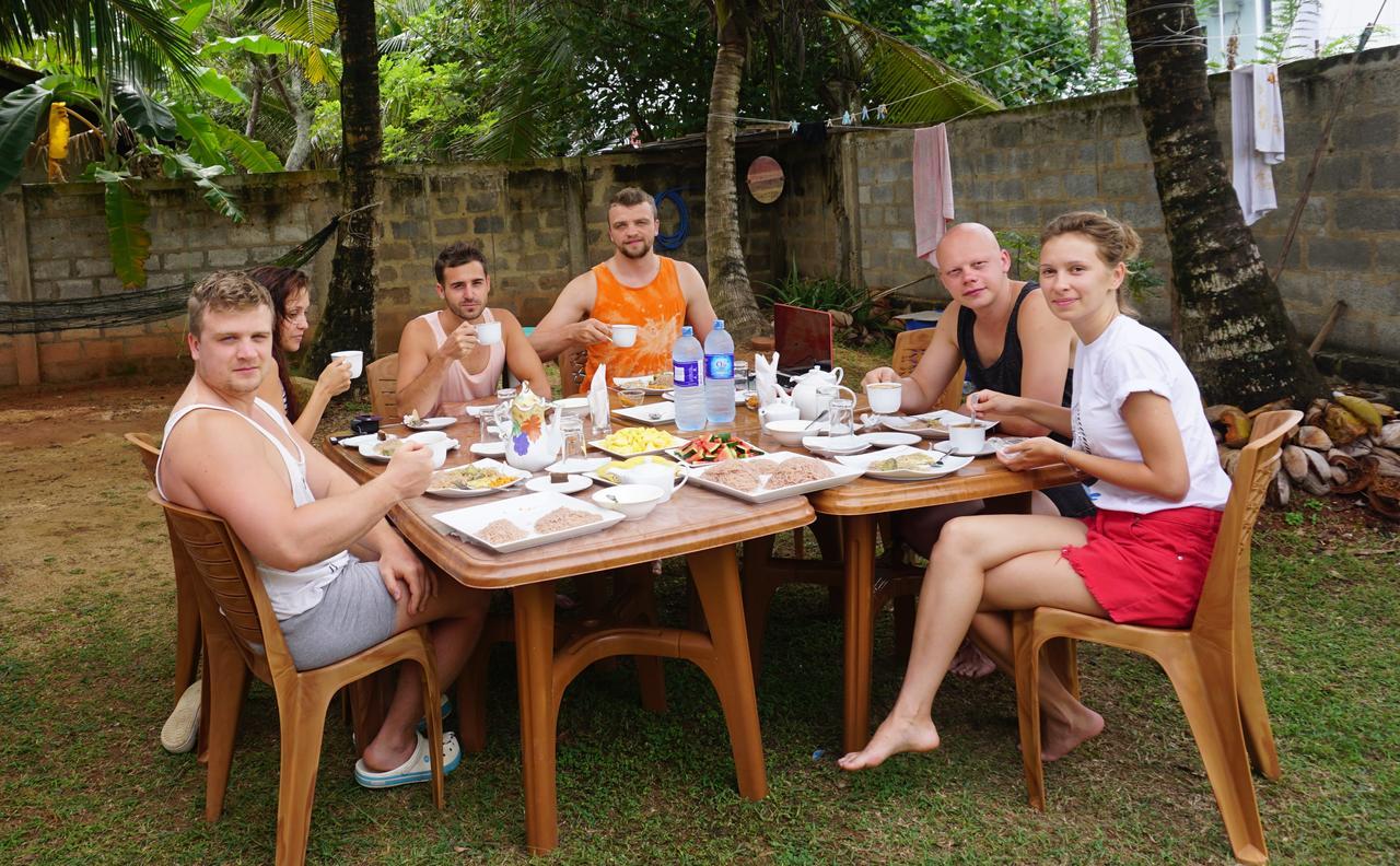 Bed and Breakfast The Breeze Mirissa Exterior foto